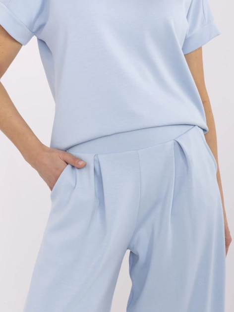 Jasnoniebieskie dresowe spodnie basic typu palazzo