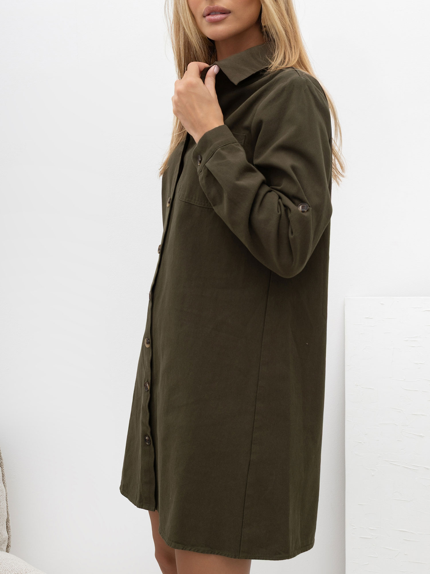 Khaki jeansowa sukienka o kroju koszuli