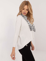 Hurtownia Biały elegancki sweter oversize w prążek