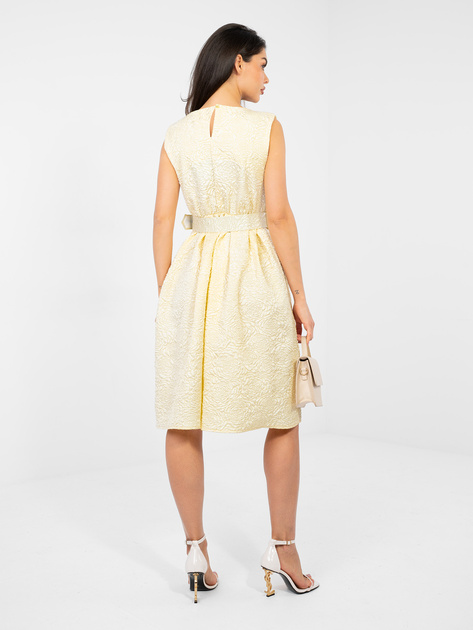 Pastelowa żółta sukienka z fakturowej tkaniny RUE PARIS