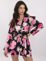 Černo-růžový elegantní overal s květinami.