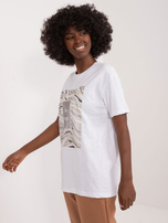 Hurt Biały damski t-shirt z aplikacją i nadrukiem