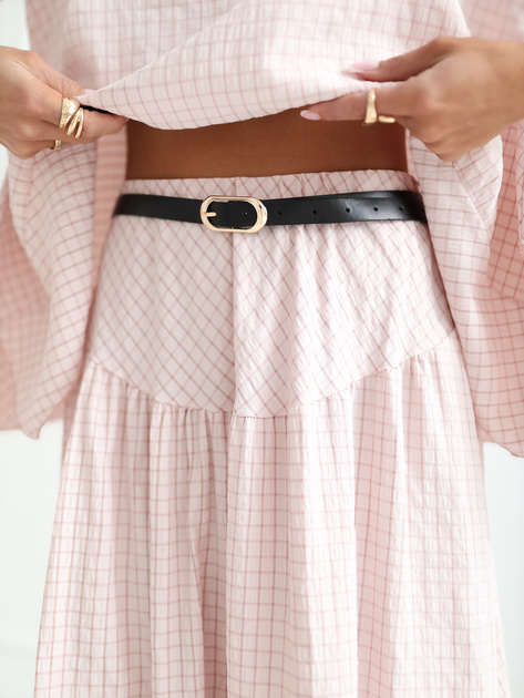 Jasnoróżowa długa spódnica z falbaną