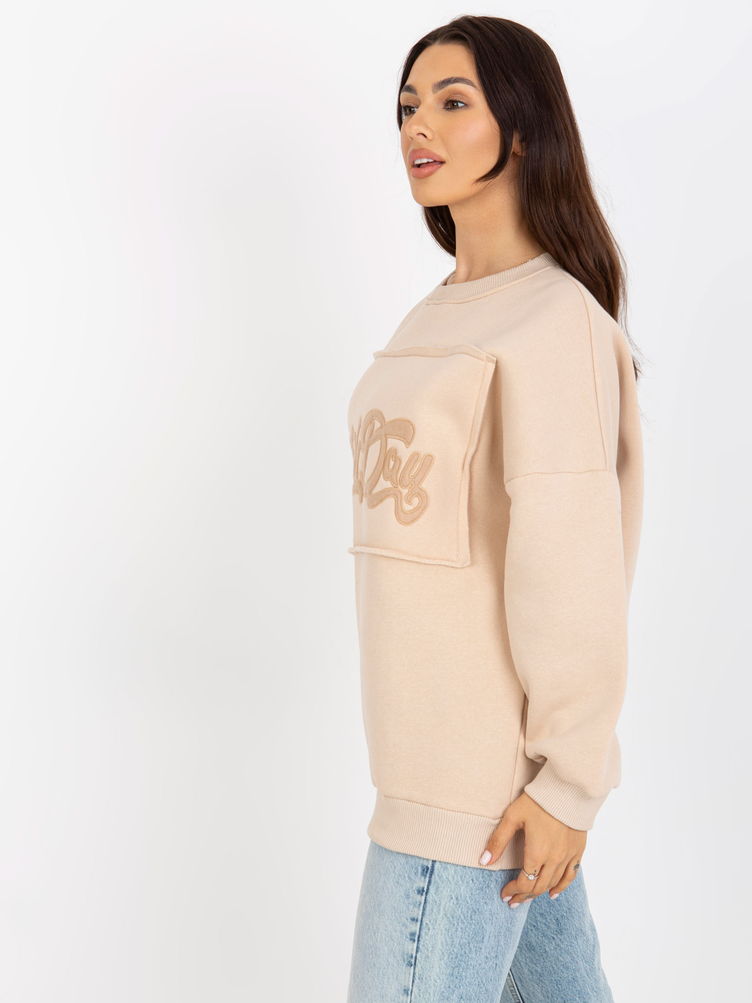 Hurt Jasnobeżowa dresowa bluza bez kaptura z naszywkami
