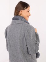 Szary zimowy szal o grubym splocie