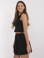 Czarny sportowy komplet z topem typu polo