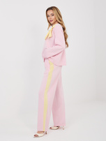Jasnoróżowe dresowe spodnie z kontrastowymi lampasami RUE PARIS