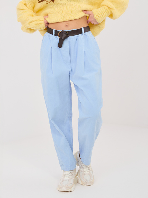 Pastelowe niebieskie sztruksowe spodnie z zakładkami