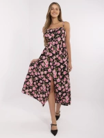 Schwarzes, ausgestellt Kleid mit Blumen.