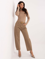 Beżowy elegancki sweter z golfem