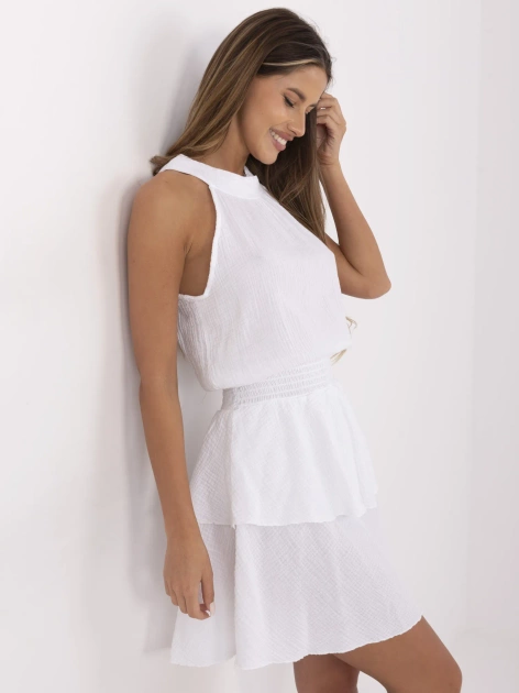 Biała muślinowa sukienka z wiązaniem na plecach