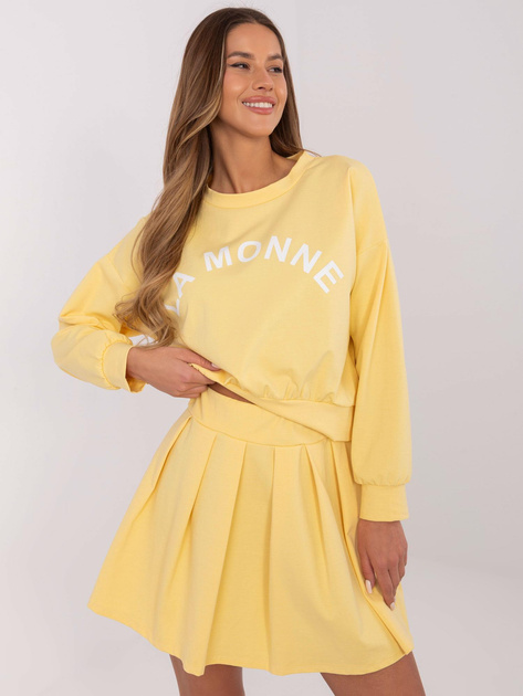 Żółty dwuczęściowy komplet z plisowaną spódnicą