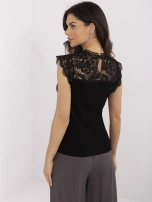 Czarna damska bluzka z koronkowym dekoltem