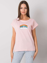 Jasnoróżowy t-shirt z nadrukiem Aloha