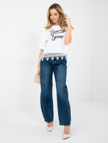 Biała bluzka oversize z koronkowym wykończeniem