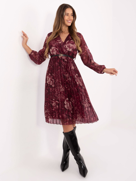 Bordowa plisowana sukienka z paskiem