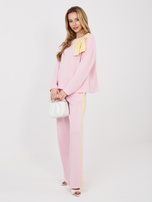 Jasnoróżowe dresowe spodnie z kontrastowymi lampasami RUE PARIS