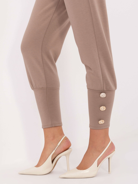 Beżowe zwężane spodnie dresowe z kieszeniami
