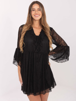 Czarna koronkowa sukienka z żabotem 