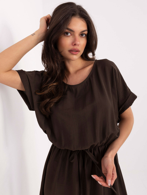 Ciemnobrązowa sukienka z gumką w talii