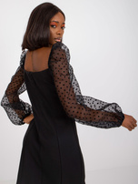 Czarna sukienka koktajlowa z bufiastymi rękawami 