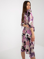 Hurt Fioletowa sukienka koktajlowa z printem i paskiem