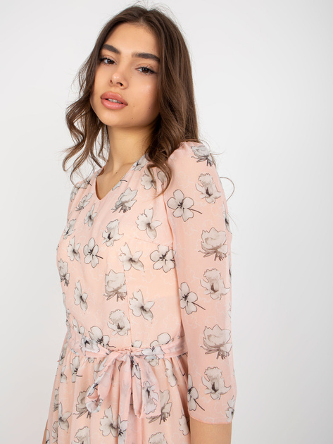 Hurtownia Jasnoróżowa sukienka z kwiatowym printem