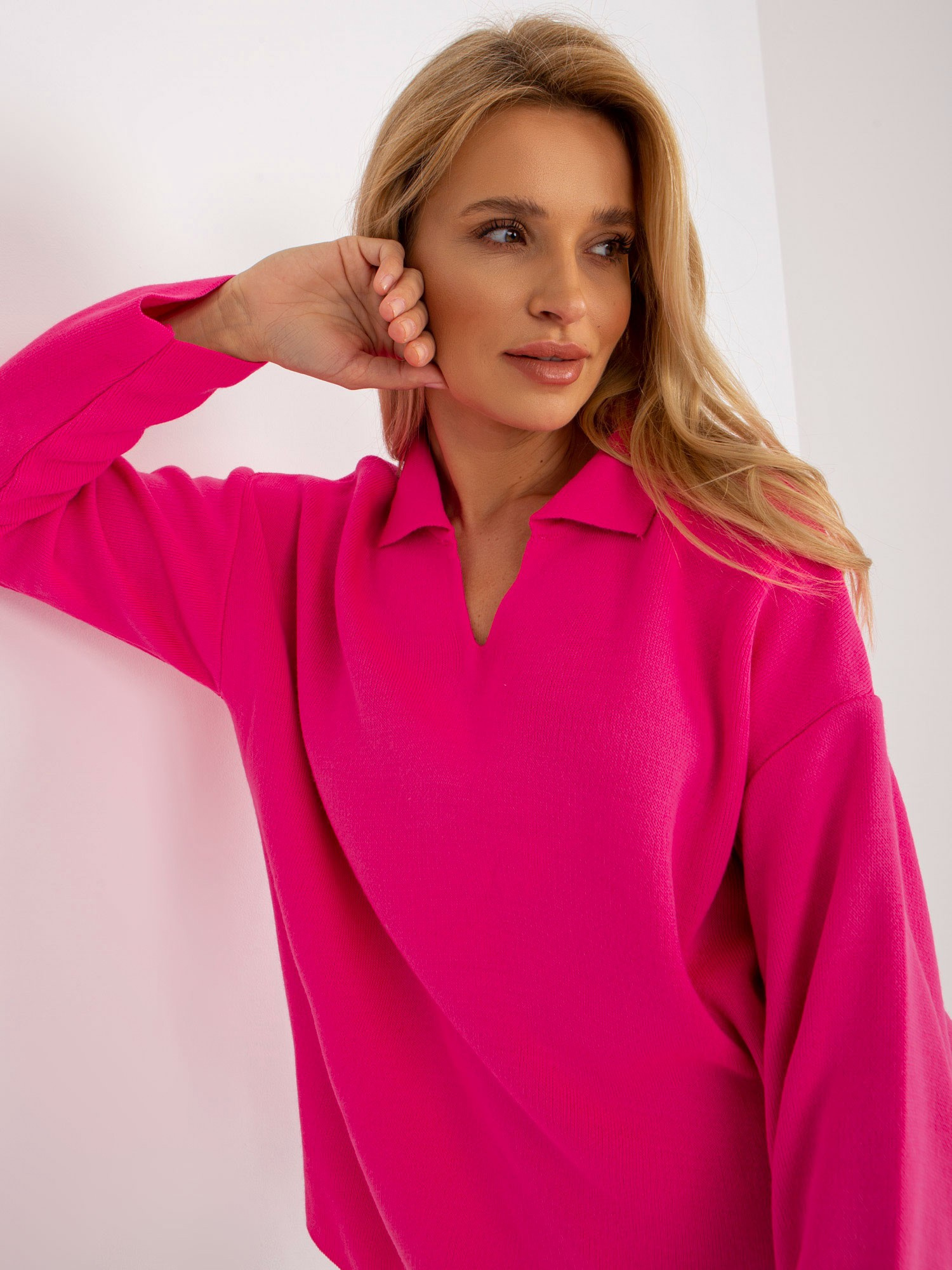Fluo różowy damski sweter oversize z kołnierzykiem RUE PARIS