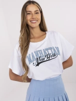 Biały damski t-shirt oversize z nadrukiem