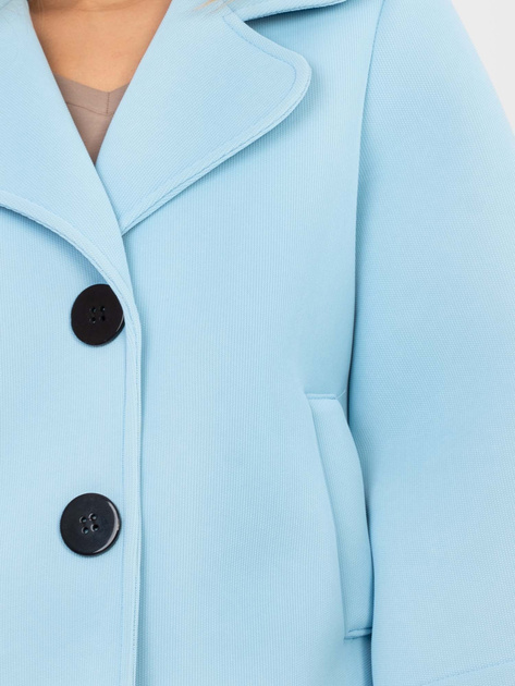 Jasnoniebieski piankowy płaszcz z kołnierzem