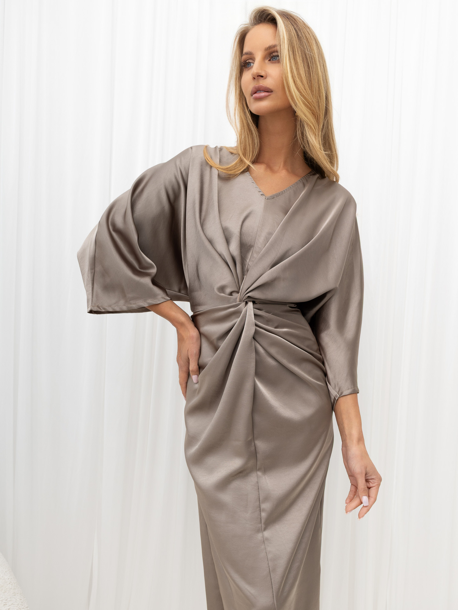 Fango kimono suknelė iš satino imitacijos RUE PARIS.