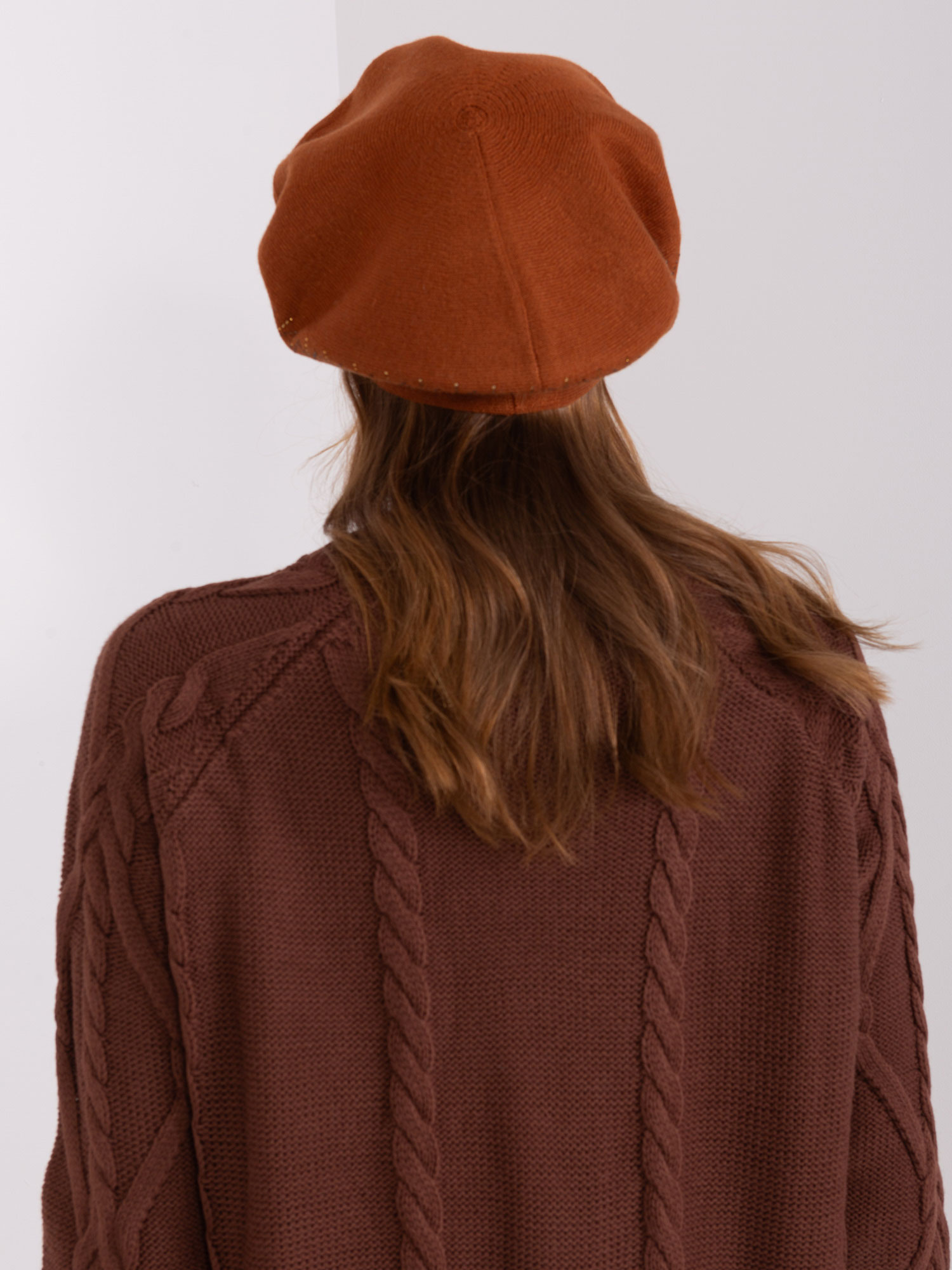 Jasnobrązowy dzianinowy beret