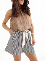 Czarne letnie szorty z paskiem w stylu apaszki