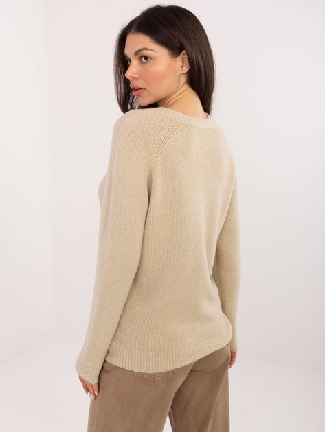 Beżowy damski sweter z miękkiej dzianiny
