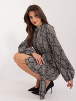 Hurtownia Szaro-czarna sukienka dzianinowa z guzikami