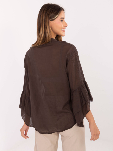 Czekoladowa koszula z falbankami przy rękawach