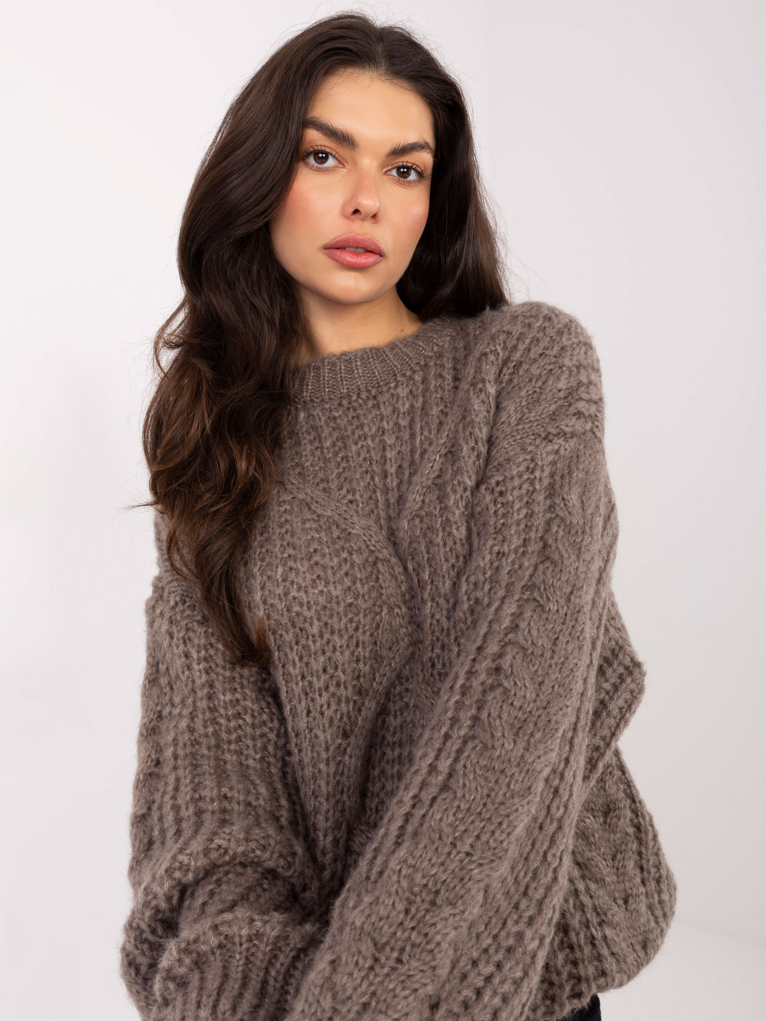 Sweter ciemny bezowy