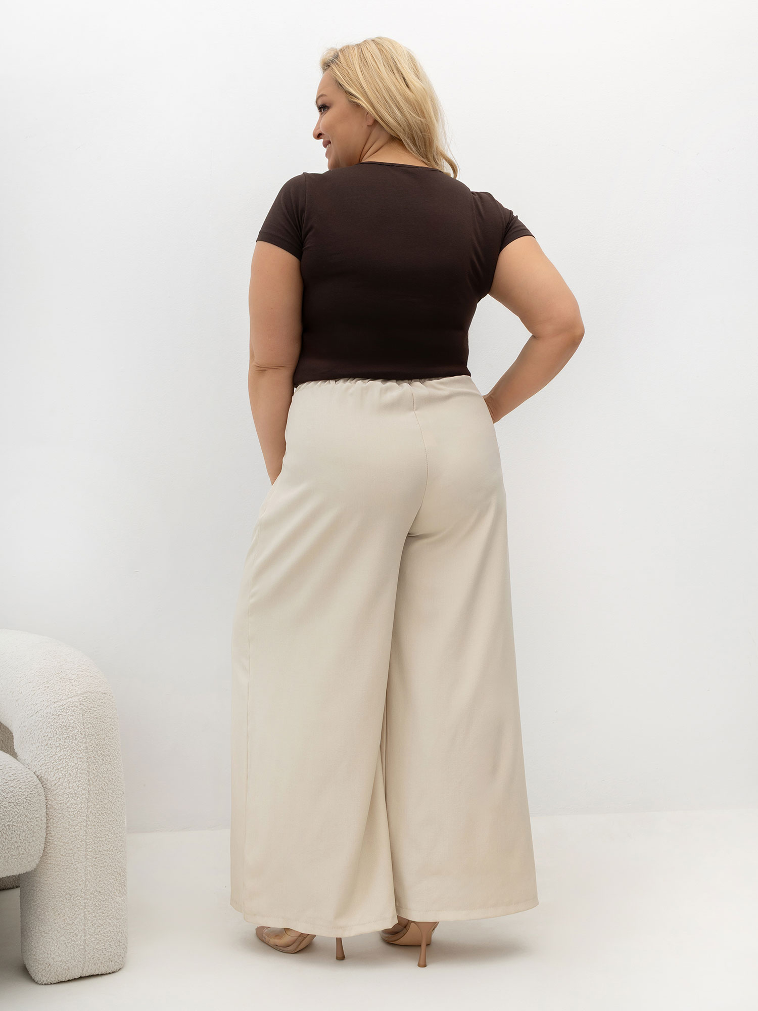 Čokoladna majica s kratkimi rokavi plus size iz bombaža RUE PARIS.