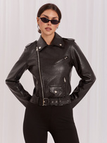 Schwarze Damenlederjacke mit Gürtel.