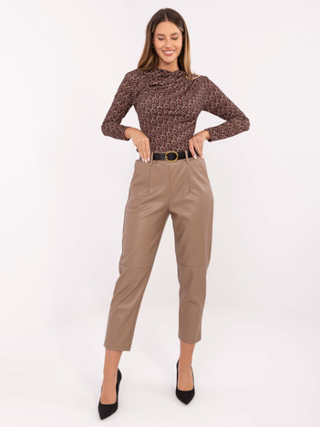 Ciemnobeżowe skórzane spodnie z paskiem RUE PARIS