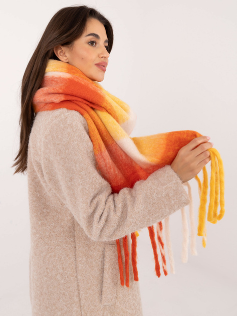Pomarańczowo-żółty gruby szal zimowy