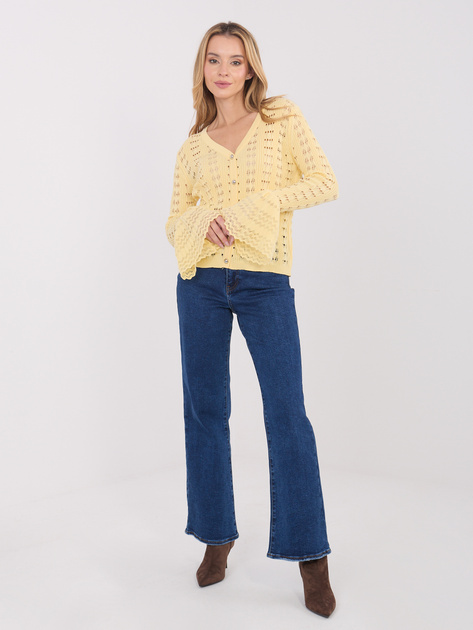 Jasnożółty sweter z ozdobnymi guzikami