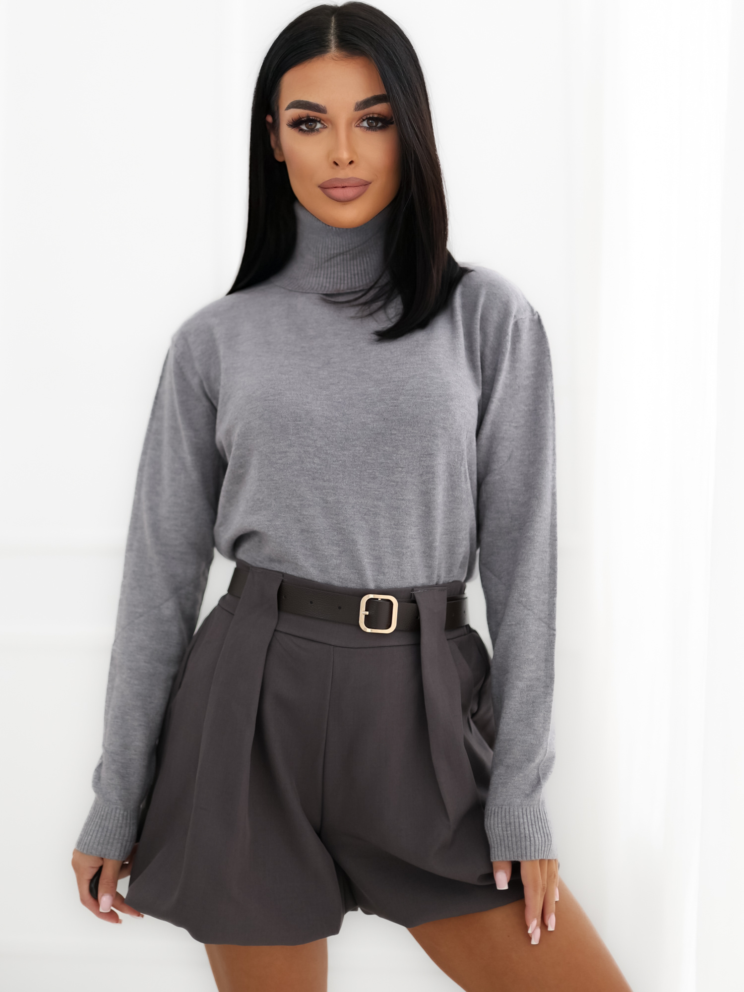 Szary damski sweter basic z golfem 