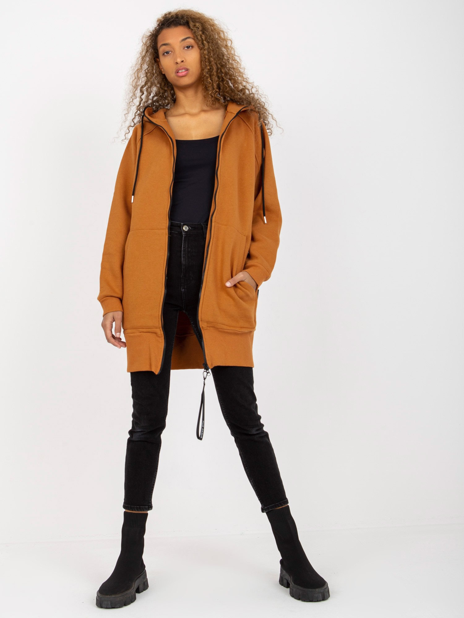 Jasnobrązowa rozpinana bluza basic z kieszeniami RUE PARIS