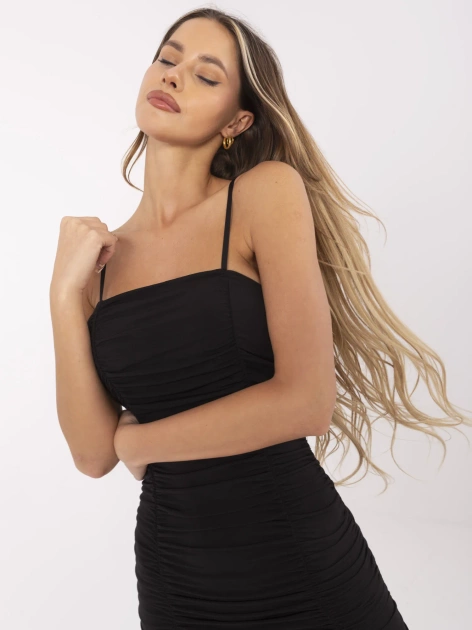 Czarna mini sukienka na imprezę