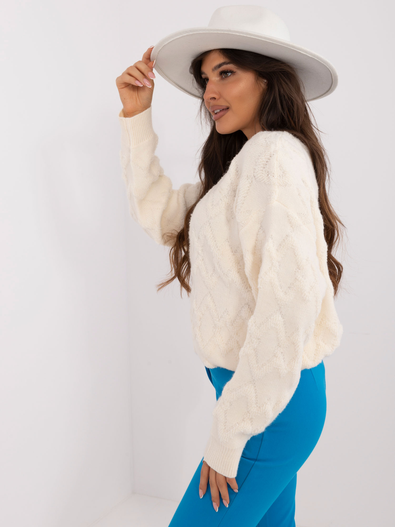 Sweter ecru