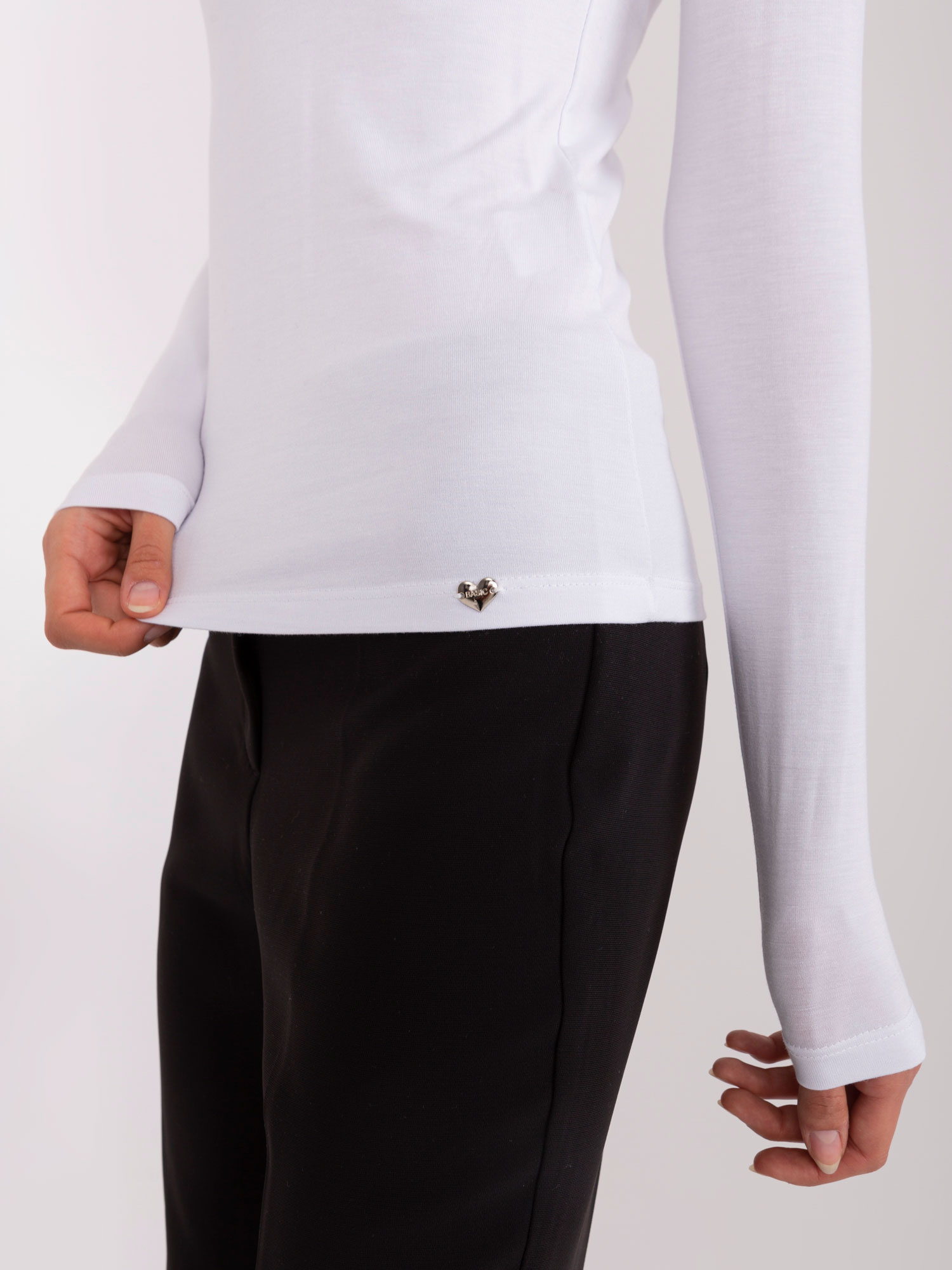 Biała bluzka longsleeve z wiskozy BASIC FEEL GOOD