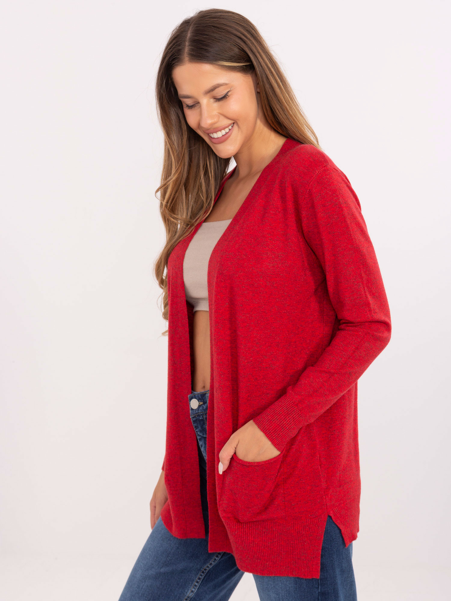 Roter Damen-Cardigan ohne Verschluss.