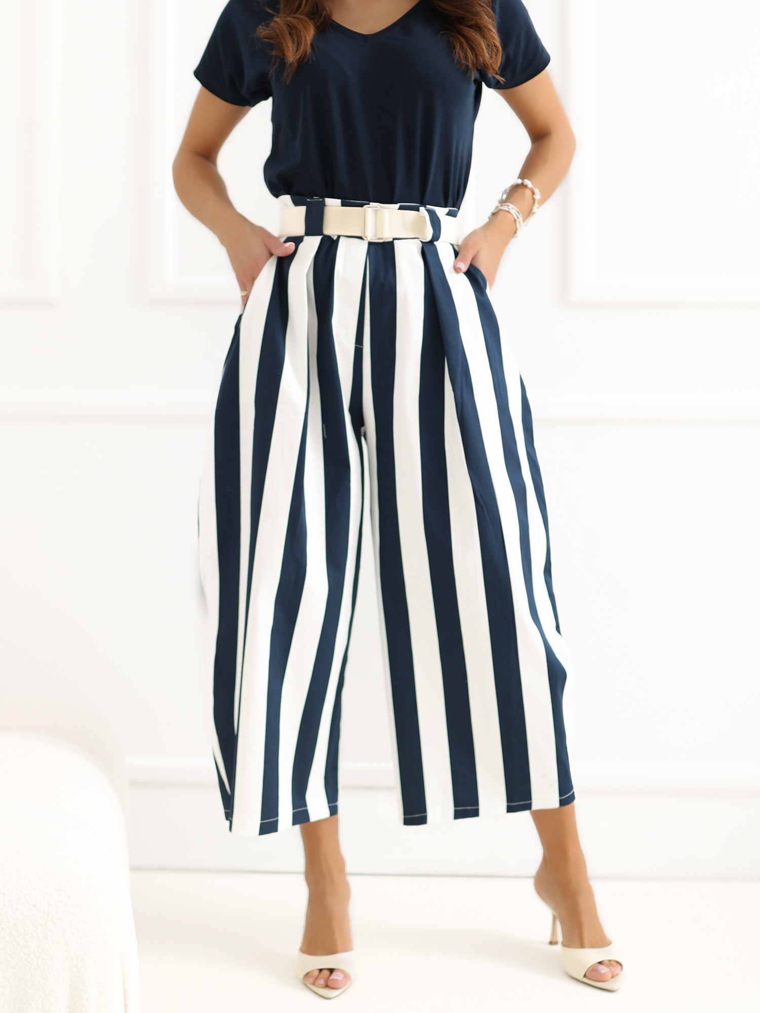 Ecru-granatowe letie kuloty w paski