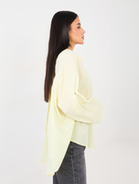 Helle gelbe asymmetrische Bluse mit Kragen.